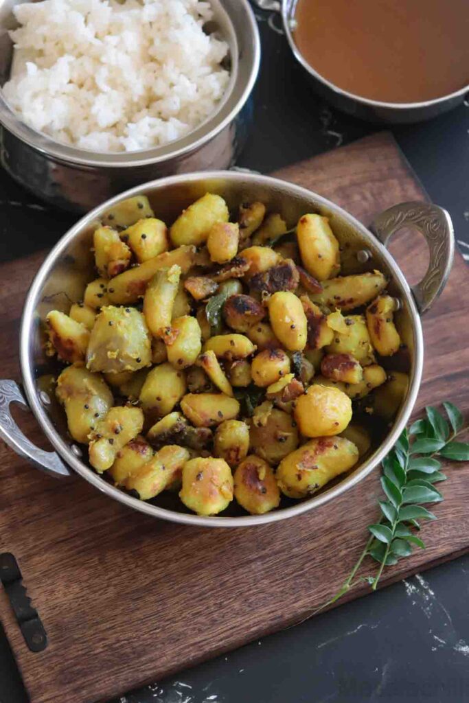 Koorka Mezhukkupuratti served with rasam and rice
