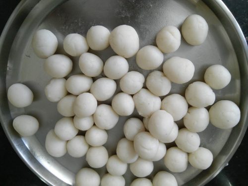 Ammini Kozhukattai ready to be steamed