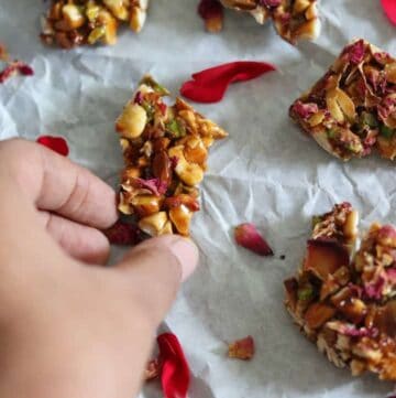Rose Dry Fruit Chikki
