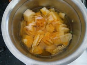 Pineapples to be cooked with salt, turmeric powder