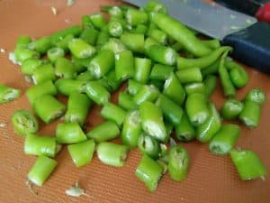 Roughly chopped green chillies
