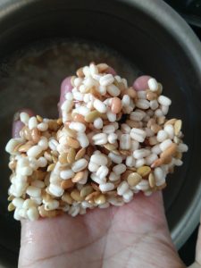 Soaked Horsegram and Urad Dal with methi seeds