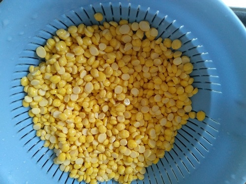 Drain water in a colander