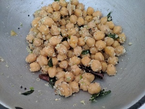 chickpea sundal is ready