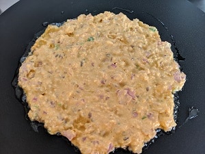 Cooking the chilla on the tava
