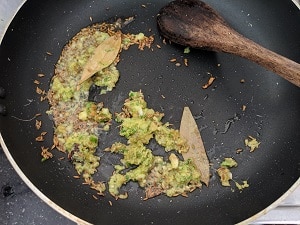 Cooking the ginger garlic paste