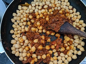 Adding chickpeas to the onion tomato gravy mix