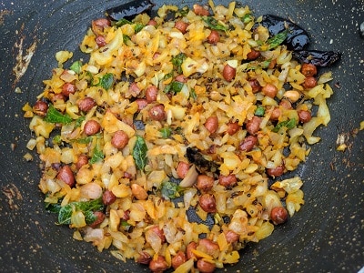 Onions with turmeric powder