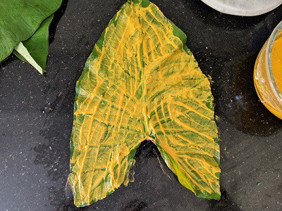 Spread the batter evenly on the leaf