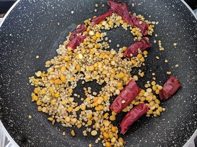 Ingredients for the chutney - urad dal, chana dal, coriander seeds, dry red chillies