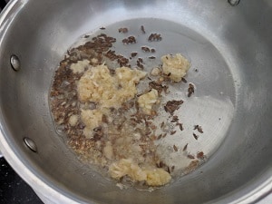 Tempering for the palak khichdi