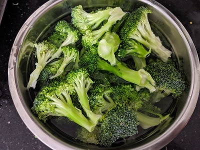 Blanching the broccoli
