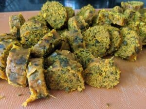 Steamed and sliced methi muthia