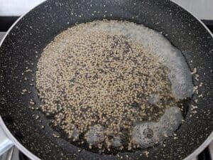 Tempering for steamed methi muthia