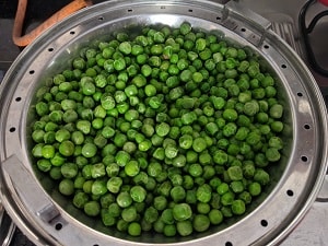 steamed green peas