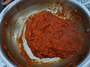 curry base with tomatoes and ginger is ready
