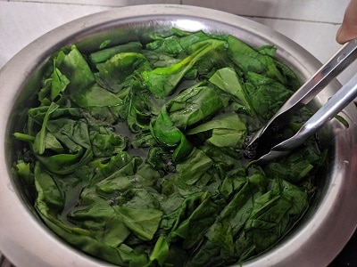 Blanching the spinach