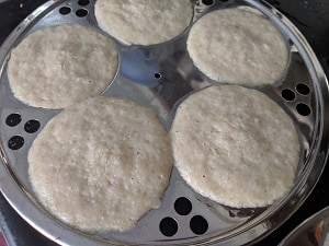 steamed oats idli