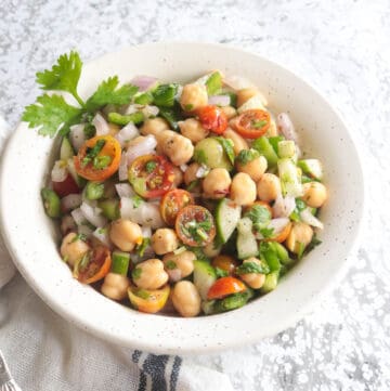 Easy Chickpea Salad (Vegan)