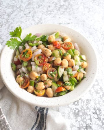 Easy Chickpea Salad (Vegan)