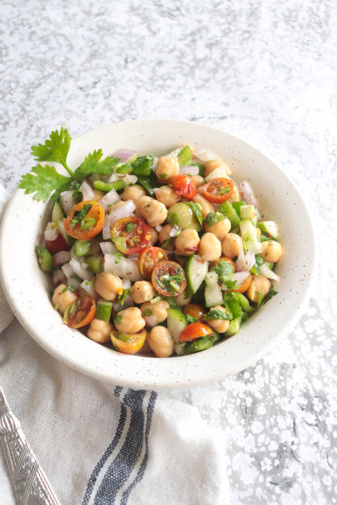 Easy Chickpea Salad (Vegan)