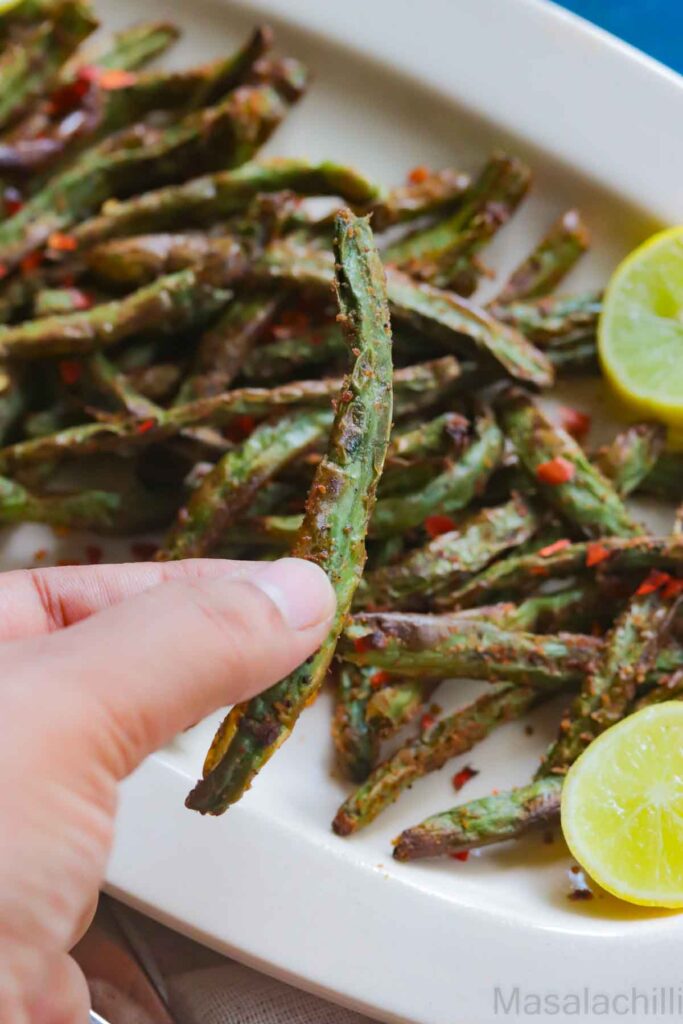 Crispy green beans coated with spices