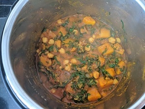 Butternut squash, chickpeas and spinach cooked with Indian spices in instant pot