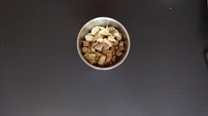 equal quantity of ginger and garlic to be ground into a thick paste