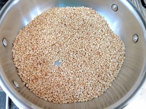 roasting urad dal until brown for making idli podi